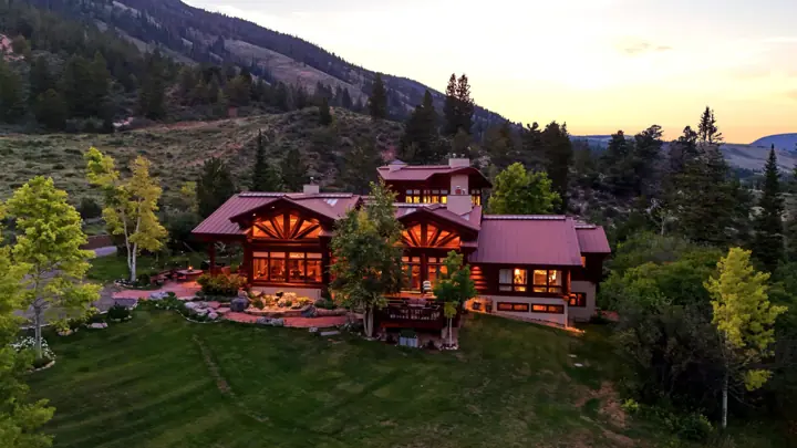 77 Cross Creek Road, Centennial, Wyoming